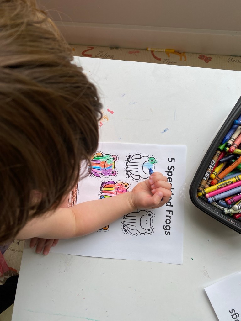 kids coloring frogs activity